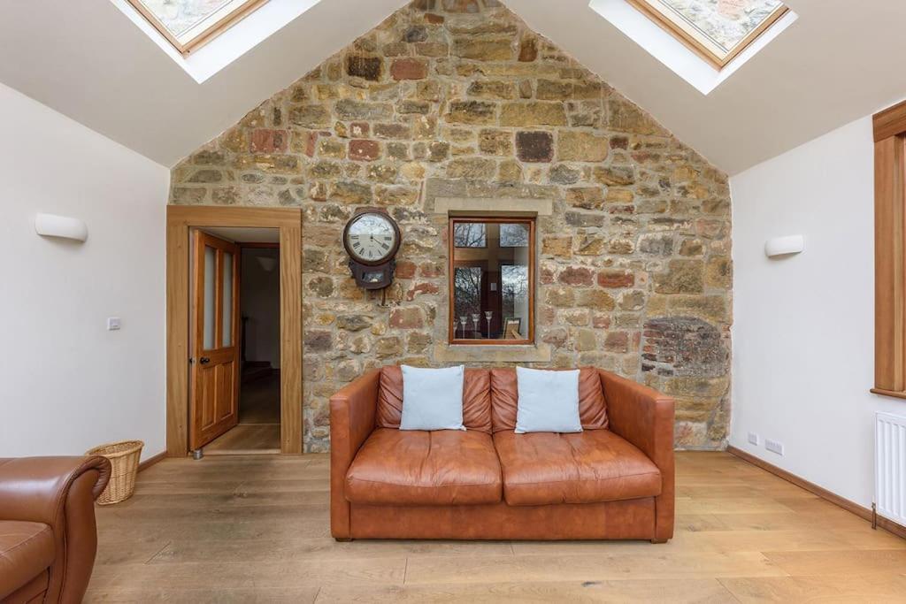10 Bed Stunning House In Village, With Hot Tub Ovingham Extérieur photo